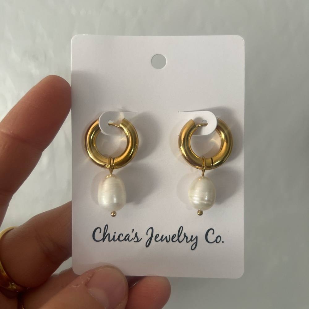 Pearl hoops earrings